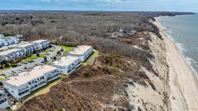 Building Photo - 801 Bluffs Dr N