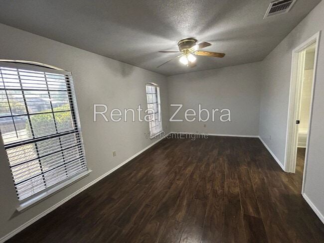 2949 Lawndale Dr