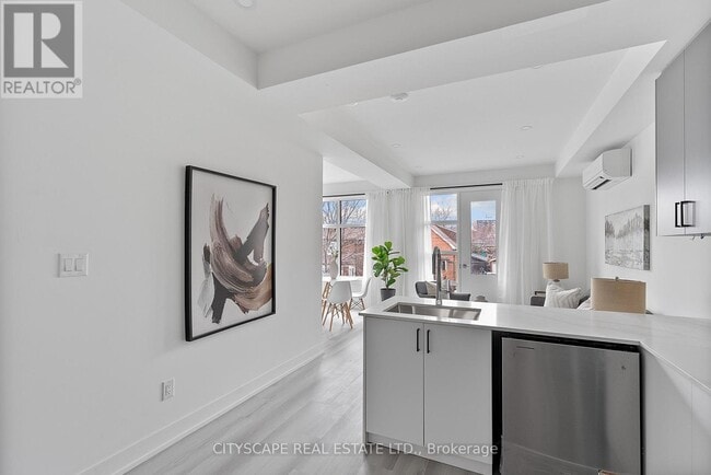 Photo - 589 Oakwood Ave