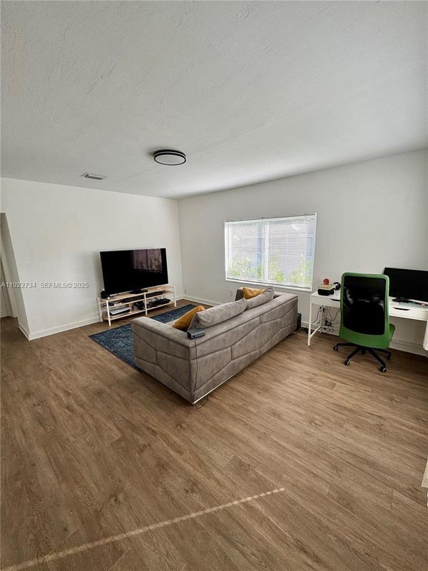 Photo - 1215 NE 109th St