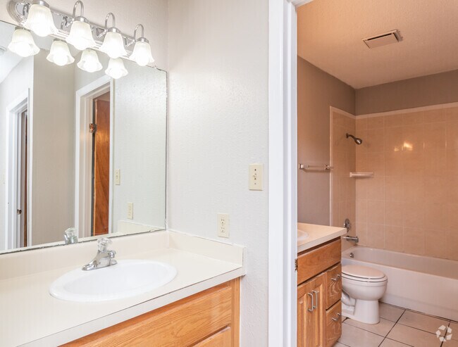 2BR, 1BA - 934SF Dual Vanity Bathroom - Towne East