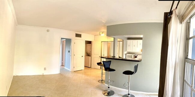 Photo - 1407 NE 56th St Unidad 207