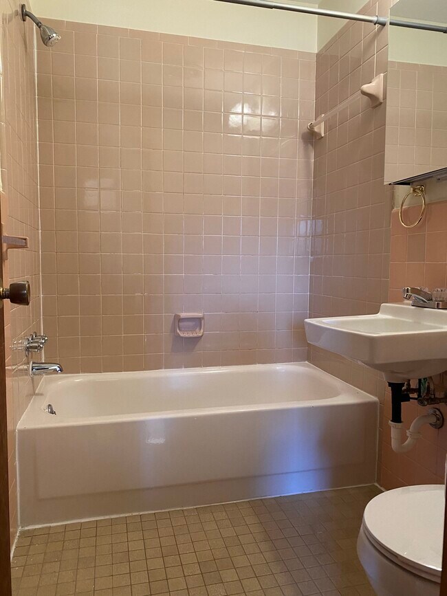 Bathroom - 218 Bird Court