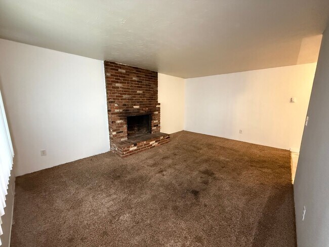 Photo - 943 East Augusta Avenue