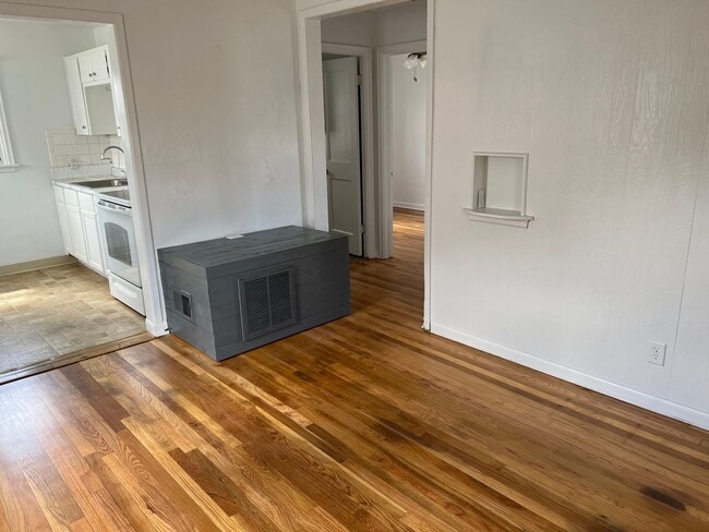 Photo - 1115 E 7th St Unit 1