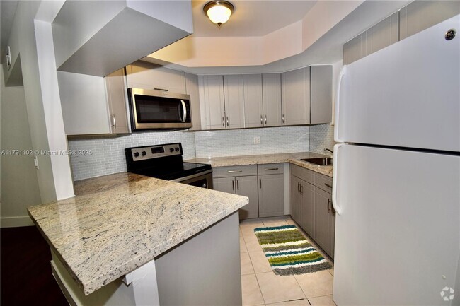 Building Photo - 8333 Lake Dr Unit 108 Rental