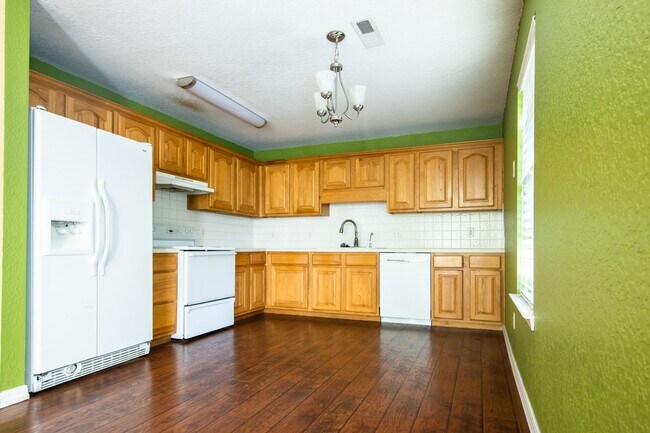 Photo - Great House in Perfect Location