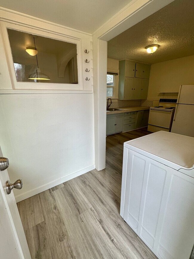 Photo - MOVE IN SPECIAL---HALF OFF FULL MONTHS REN...