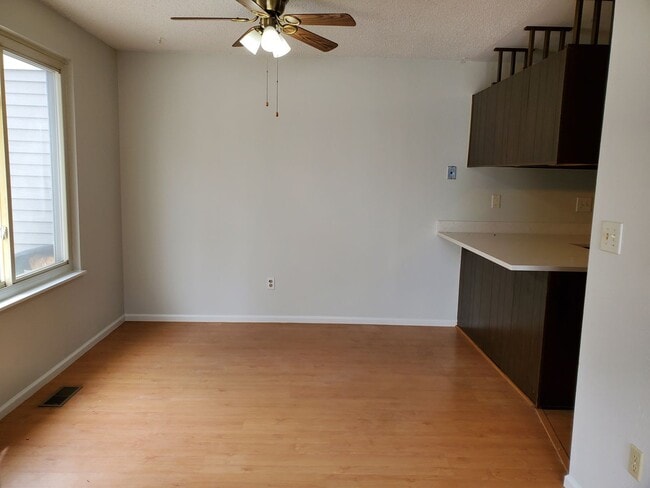 Photo - FANTASTIC 2 BEDROOM TOWNHOUSE IN THORNTON, AVAILABLE NOW!!!