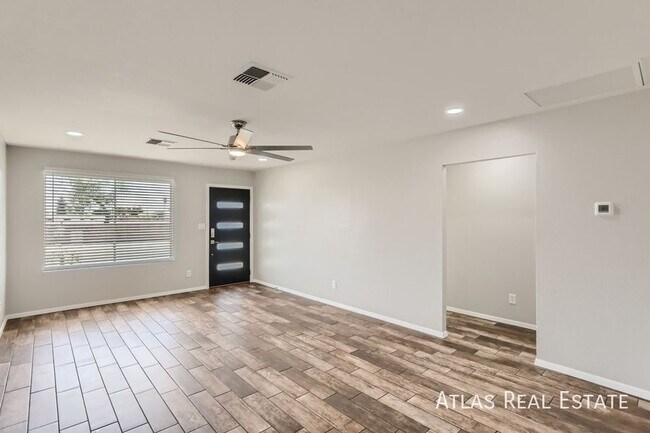 Photo - 10817 N 46th Ave