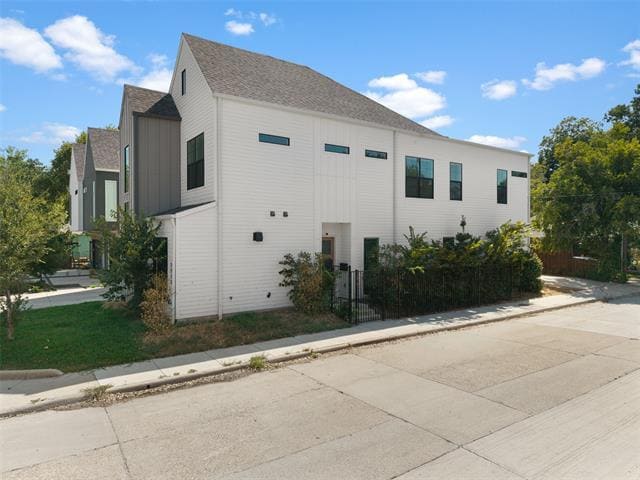 2513 N Winnetka Ave