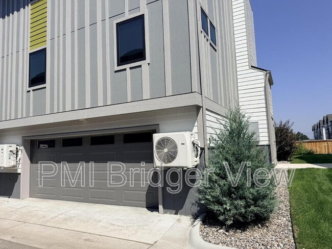 Photo - 315 W Peach St