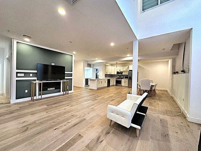 Photo - 17 Kearney Sq Unit 17 Kearney Sq -  205