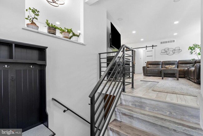 Building Photo - 838 Hendrix St