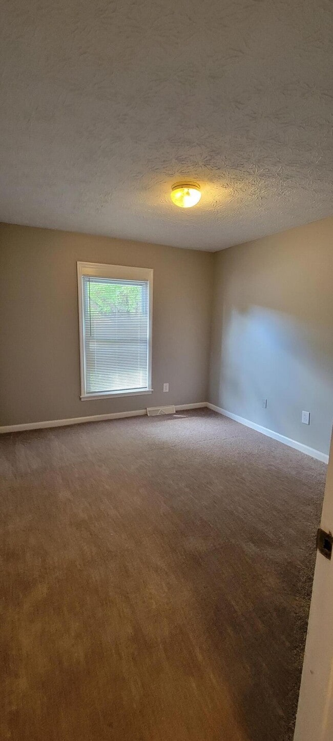 Photo - 909 Gregory Way