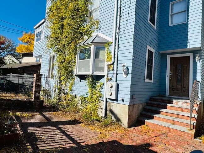 Photo - 203 Clark St