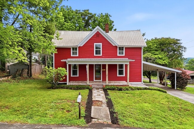 Building Photo - Athens 37303 - Charming 1902 Home Available Now! 3 Bedrooms, 2 Full Baths with a 1-Car Garage - C...