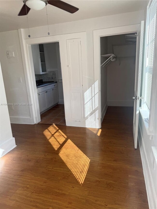 Building Photo - 2811 SW 4th St Unit 2