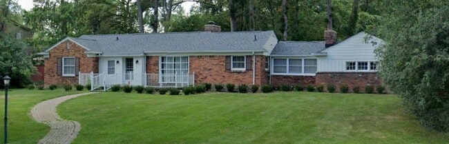 Photo - Charming 3-Bedroom Home with Spacious Backyard – Prime Location