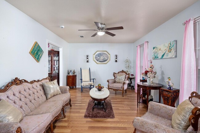 Photo - 1891 Erlanger Dr