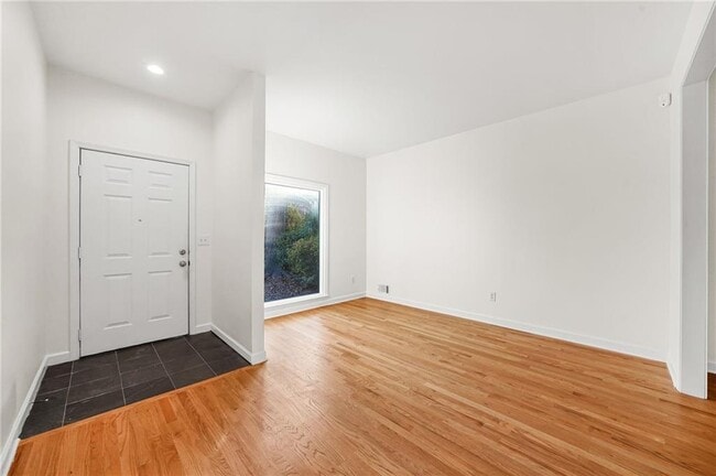 Photo - 1086 Pine Grove Ave NE