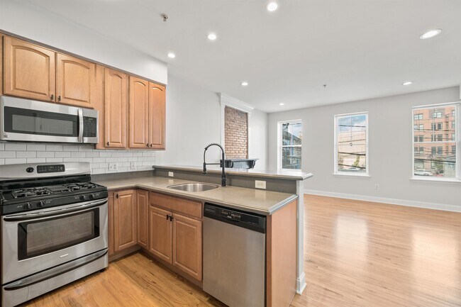 Photo - 287 Grand St Unit 1