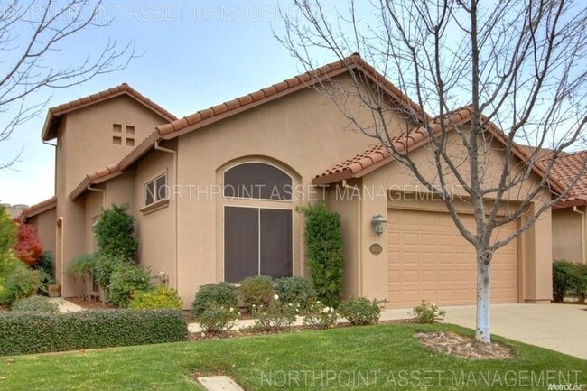 Building Photo - Spacious 3BR, 2BA with Solar and Modern Up... Rental