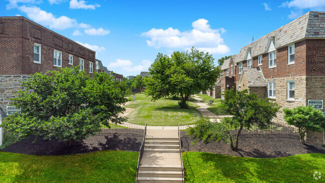 Building Photo - Willow Court Apartments