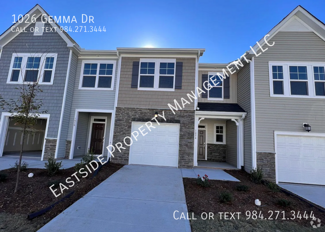 Building Photo - BEAUTIFUL TOWNHOUSE, popular floor plan in...