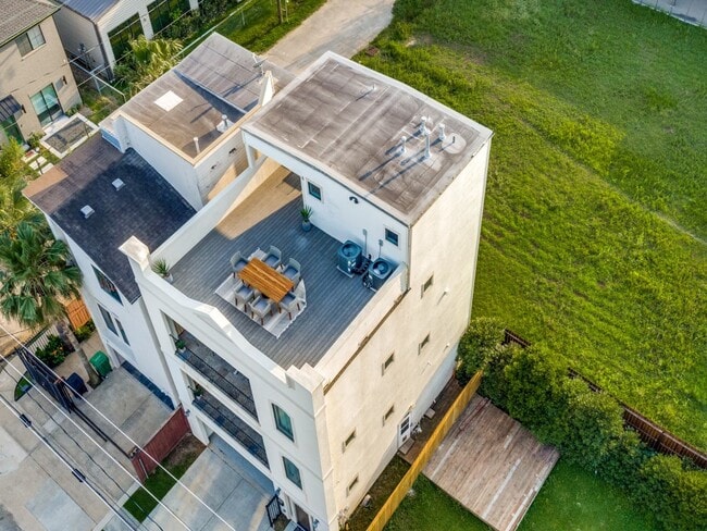 Building Photo - 1509 Holly St