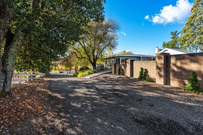 Photo - 3-Bed, 3-Bath Home with Spacious Layout and Vineyard Views