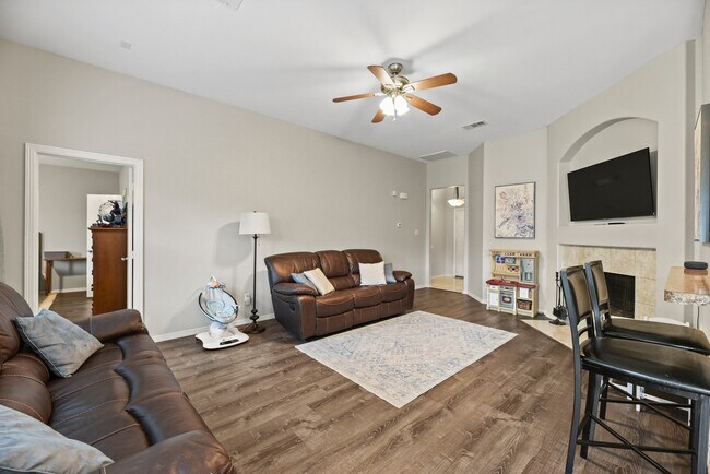 Photo - 32018 Anne Ln