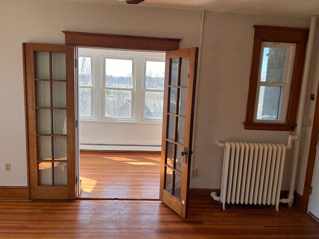 Building Photo - 36 Miles Ave Unit 3