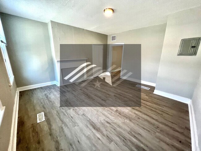 Photo - 2212 Calumet St