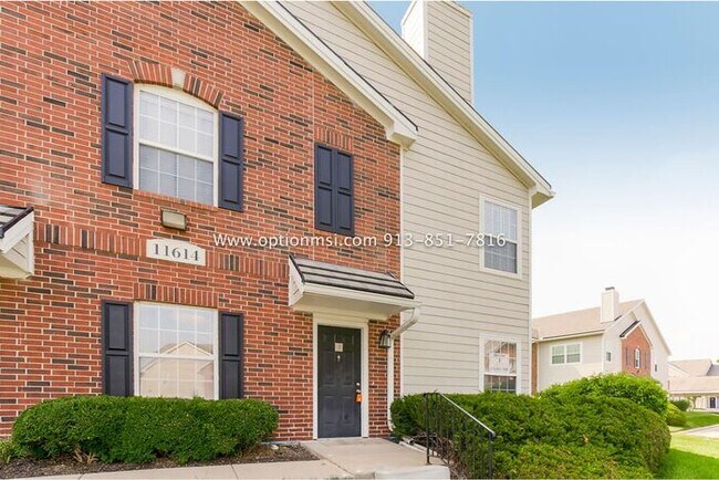 Excellent Location! - Excellent Location! Unit APT J