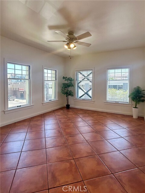 Photo - 2121 James M Wood Blvd Unidad 224