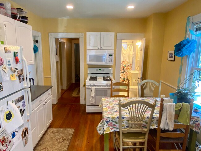 Photo - 10 Clifton St Apartments Unit 1
