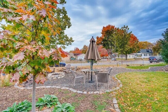 Firepit Area - 3405 Minnehaha Ave Unit 1