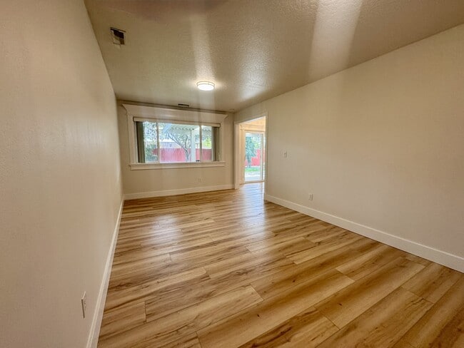 Photo - 1349 Tennessee Dr