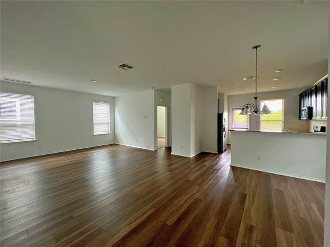 Photo - 444 English Oak St