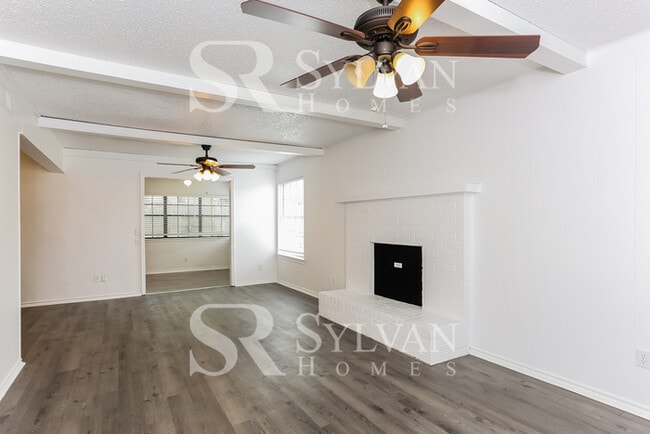 Photo - Feel welcome and comfortable in this spaci...
