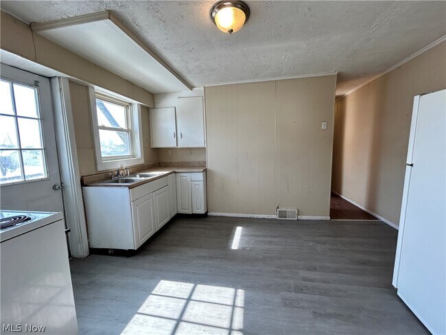 Photo - 106 S 12th St Unit Apt 1