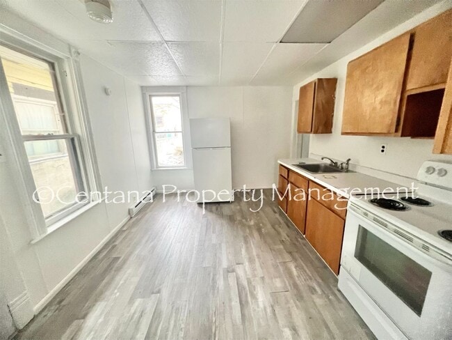 Photo - 816 Caledonia St Unit Downstairs