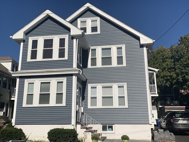 Building Photo - 61 Puritan Rd Unit 2 Rental