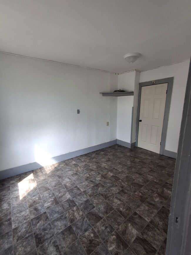 Photo - 1558 N Main St