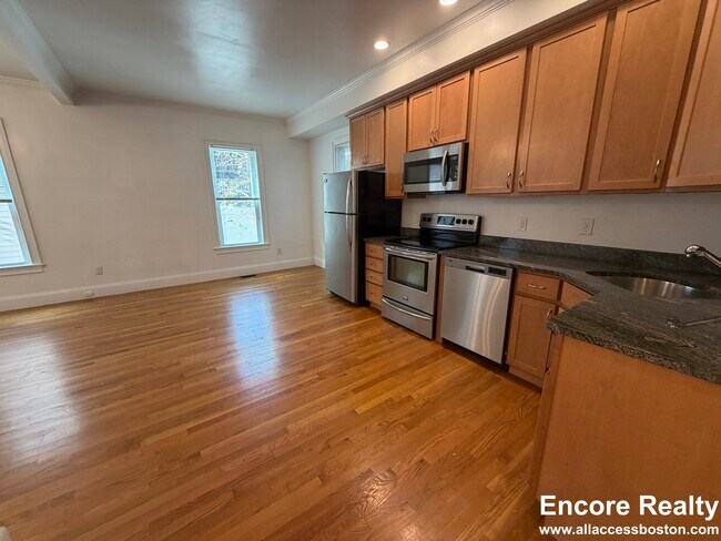 Building Photo - 157 M St Unit 1