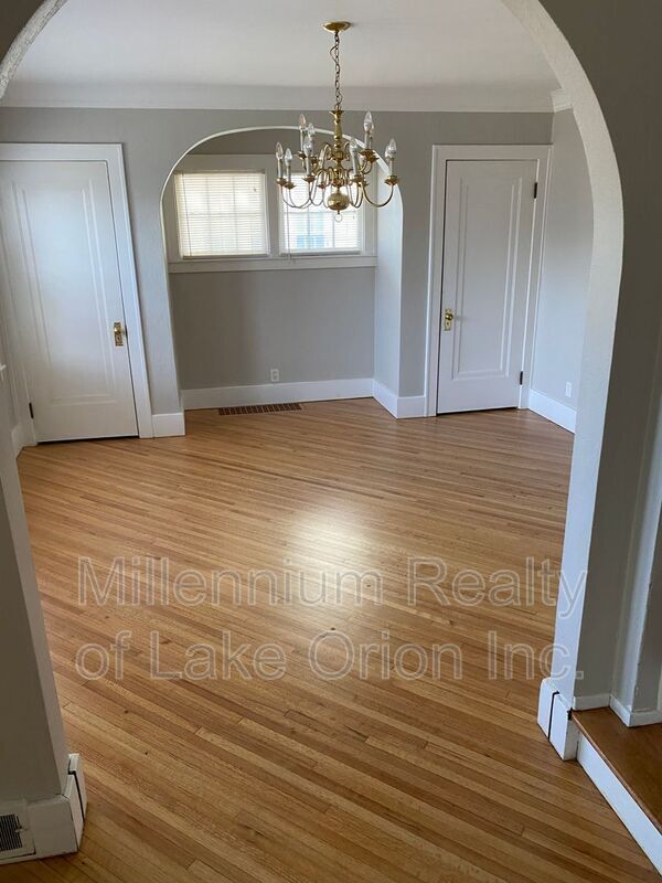 Photo - 74 E Iroquois Rd
