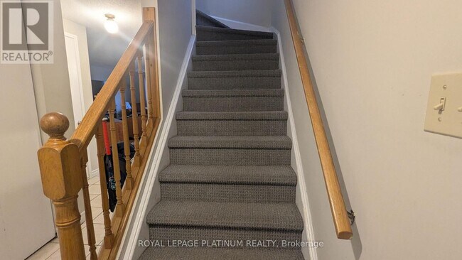 Photo - 630 Pinerow Crescent