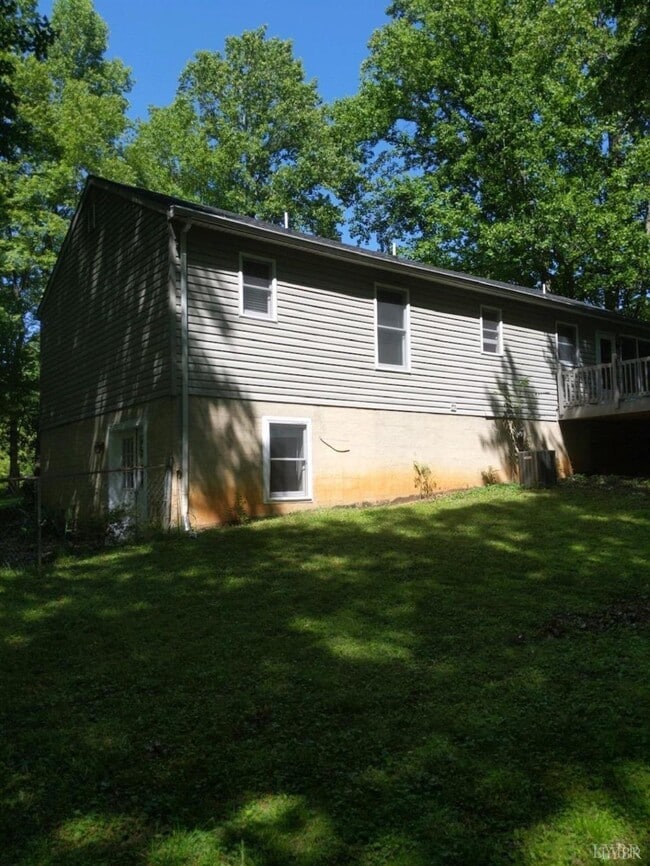 Building Photo - 119 Wade Ln