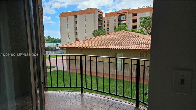 5201 NW 7th St Unit 207